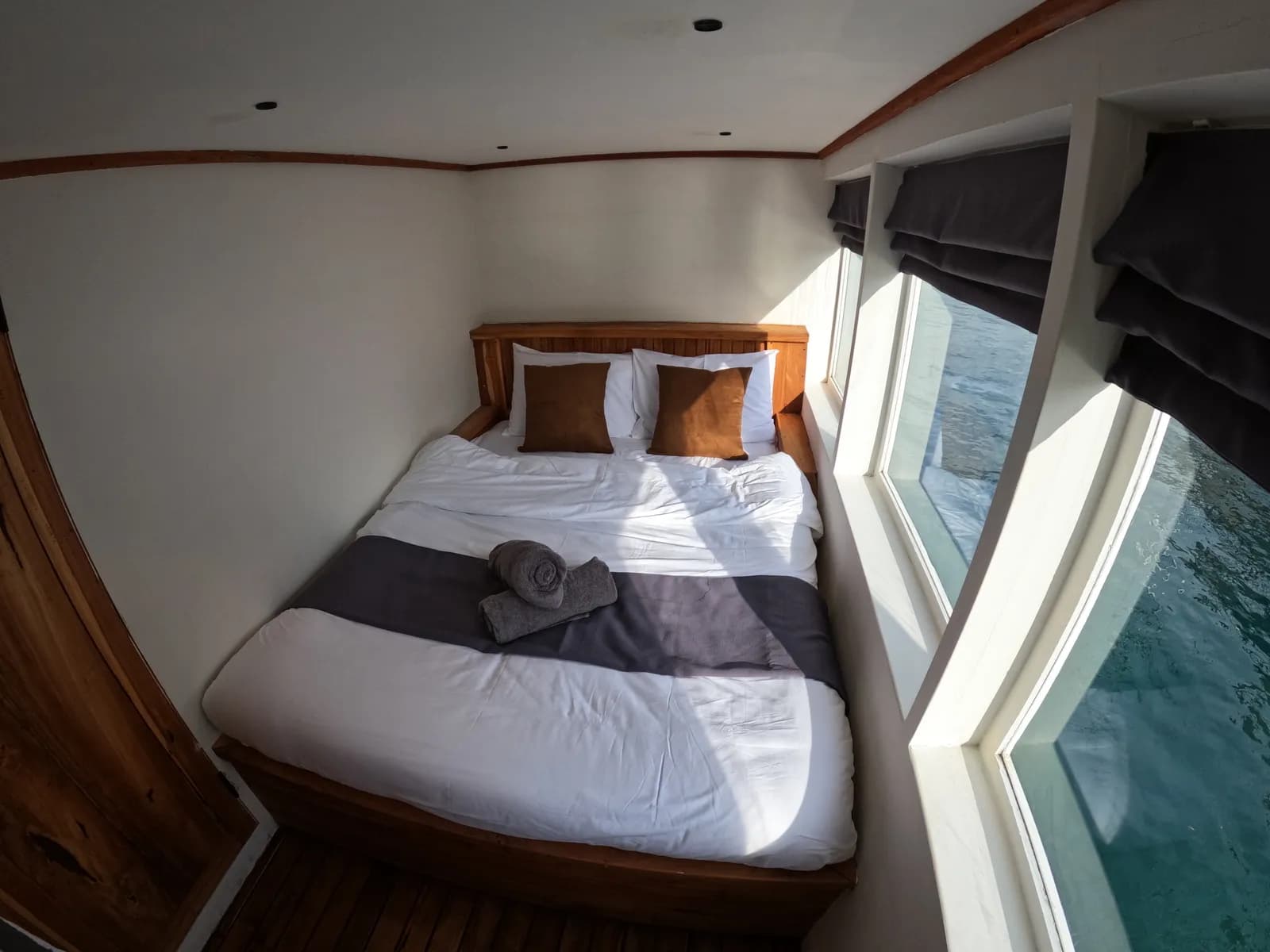Deluxe Cabin - Komodo Labuan Bajo Phinisi Boat Cabin