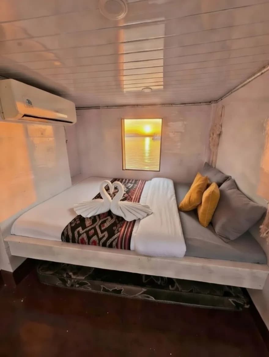Surabaya Cabin - Komodo Labuan Bajo Phinisi Boat Cabin