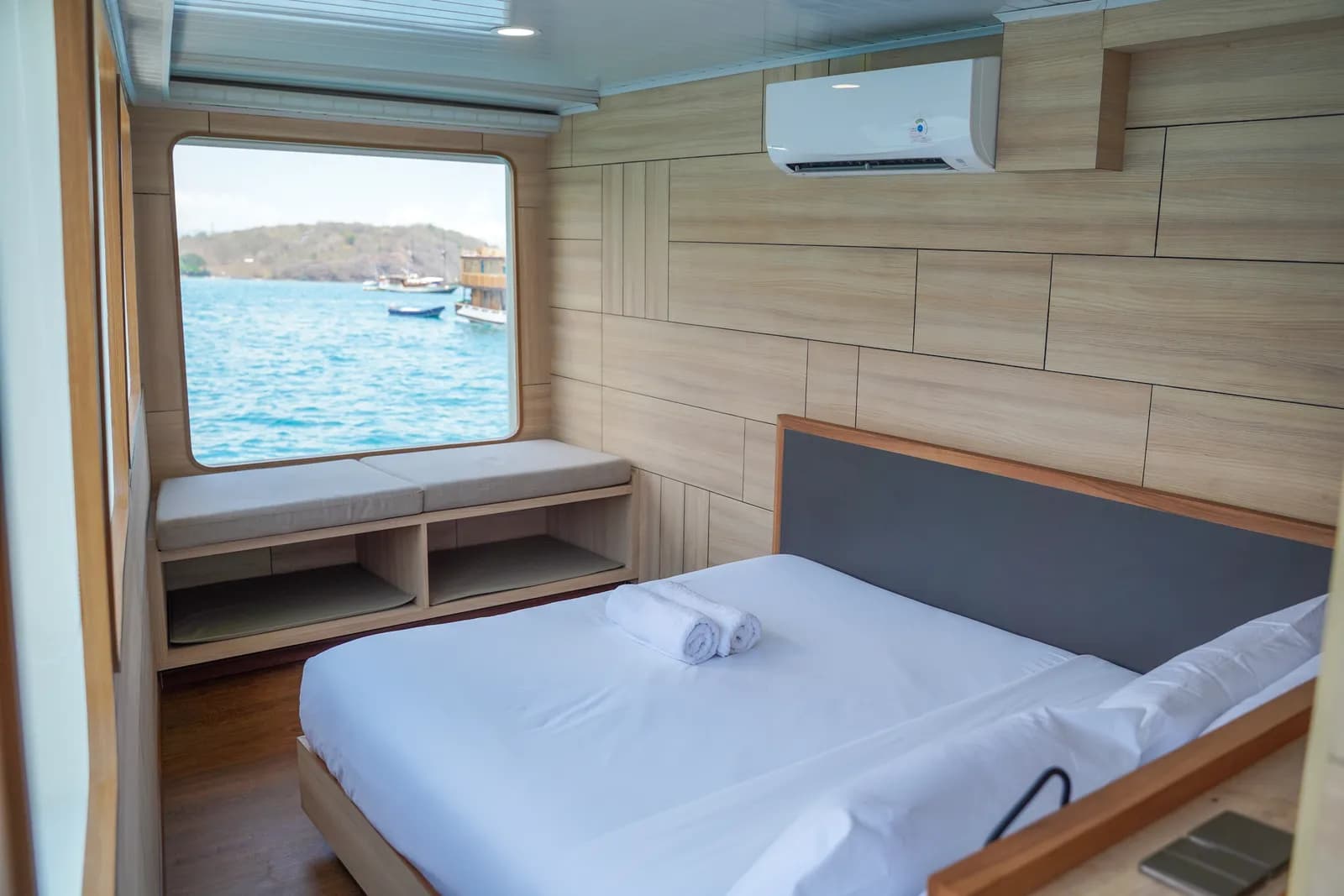 Larantuka Cabin - Komodo Labuan Bajo Phinisi Boat Cabin
