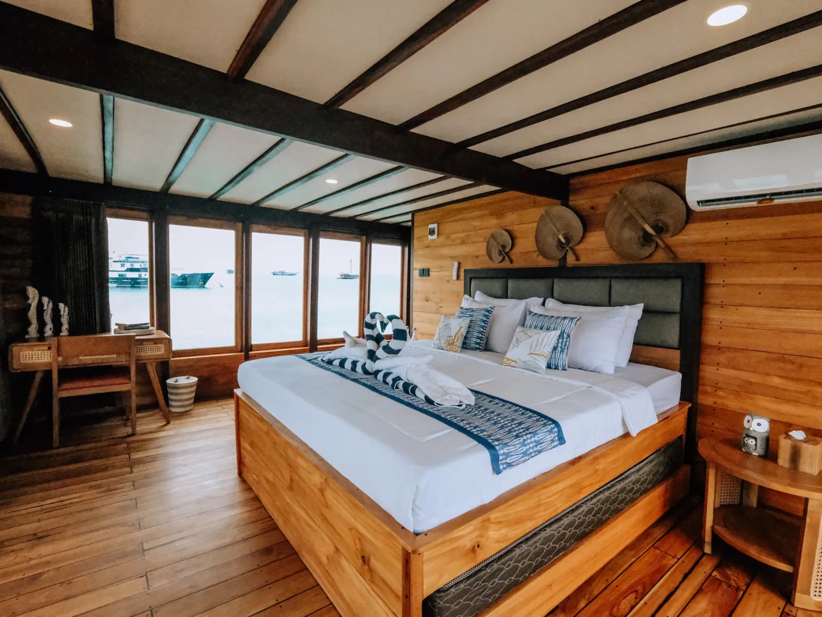 Sagara Cabin - Komodo Labuan Bajo Phinisi Boat Cabin