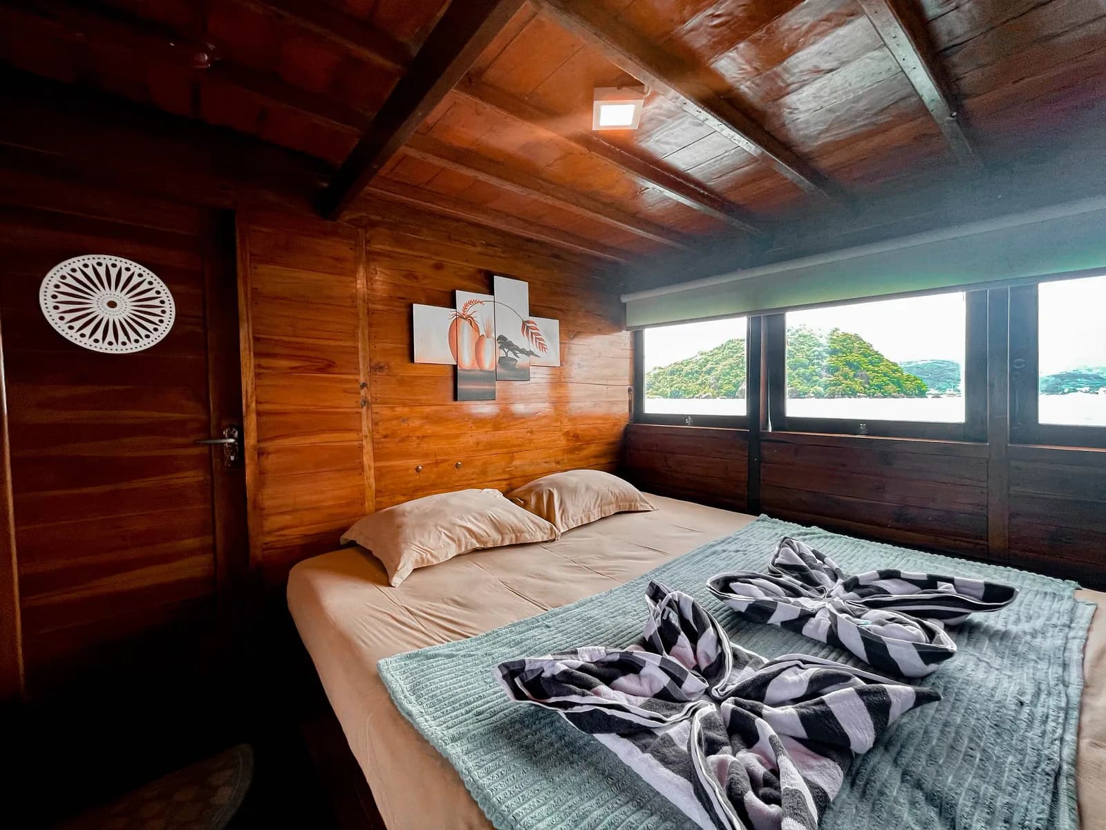 Private Room 1 - Komodo Labuan Bajo Phinisi Boat Cabin