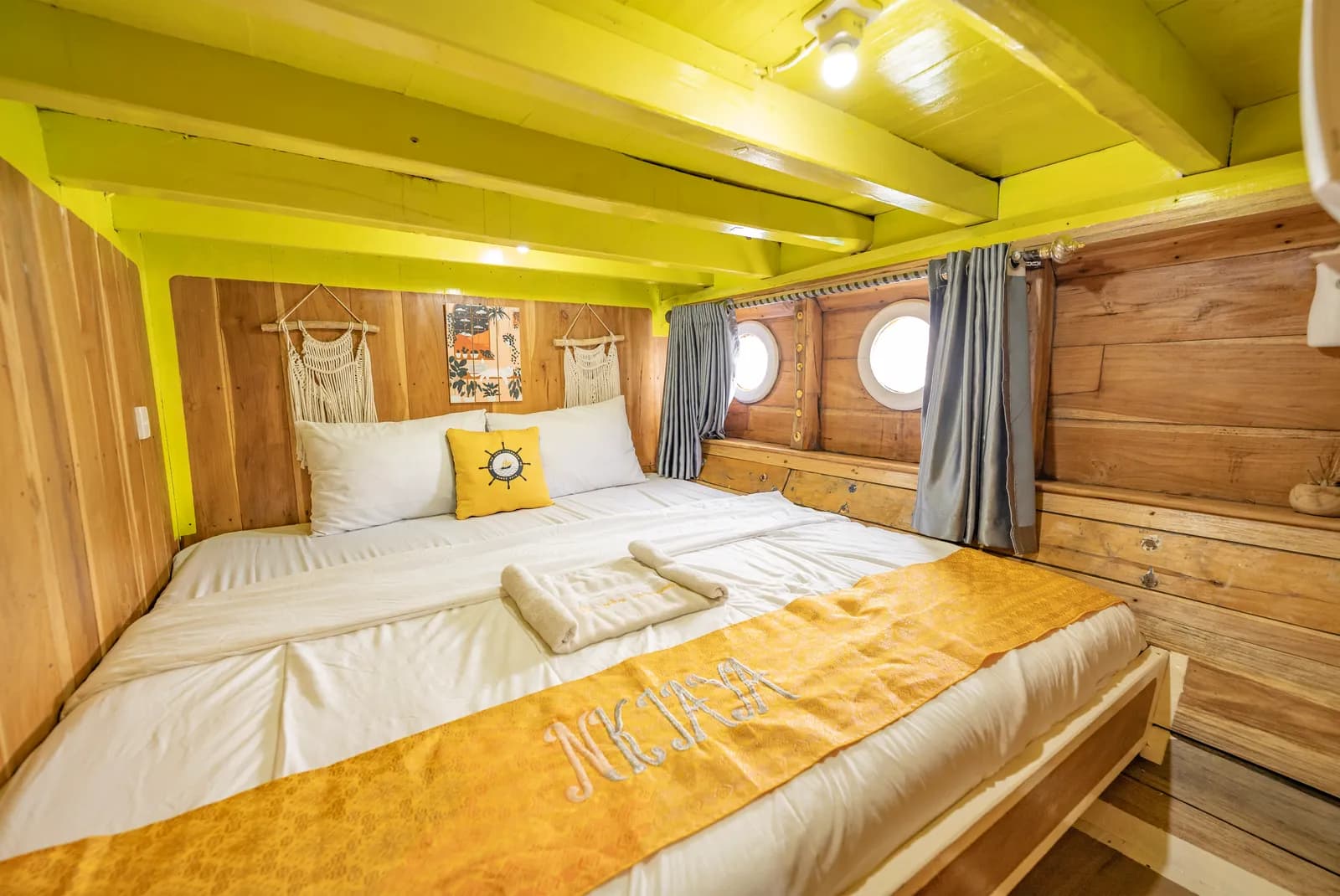 Superior Cabin 3 - Komodo Labuan Bajo Phinisi Boat Cabin