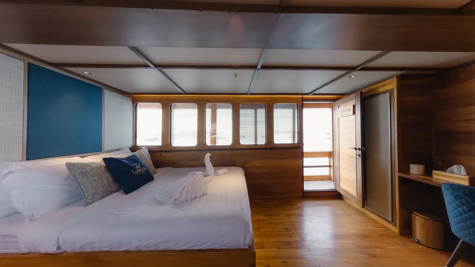Osaka Cabin - Komodo Labuan Bajo Phinisi Boat Cabin