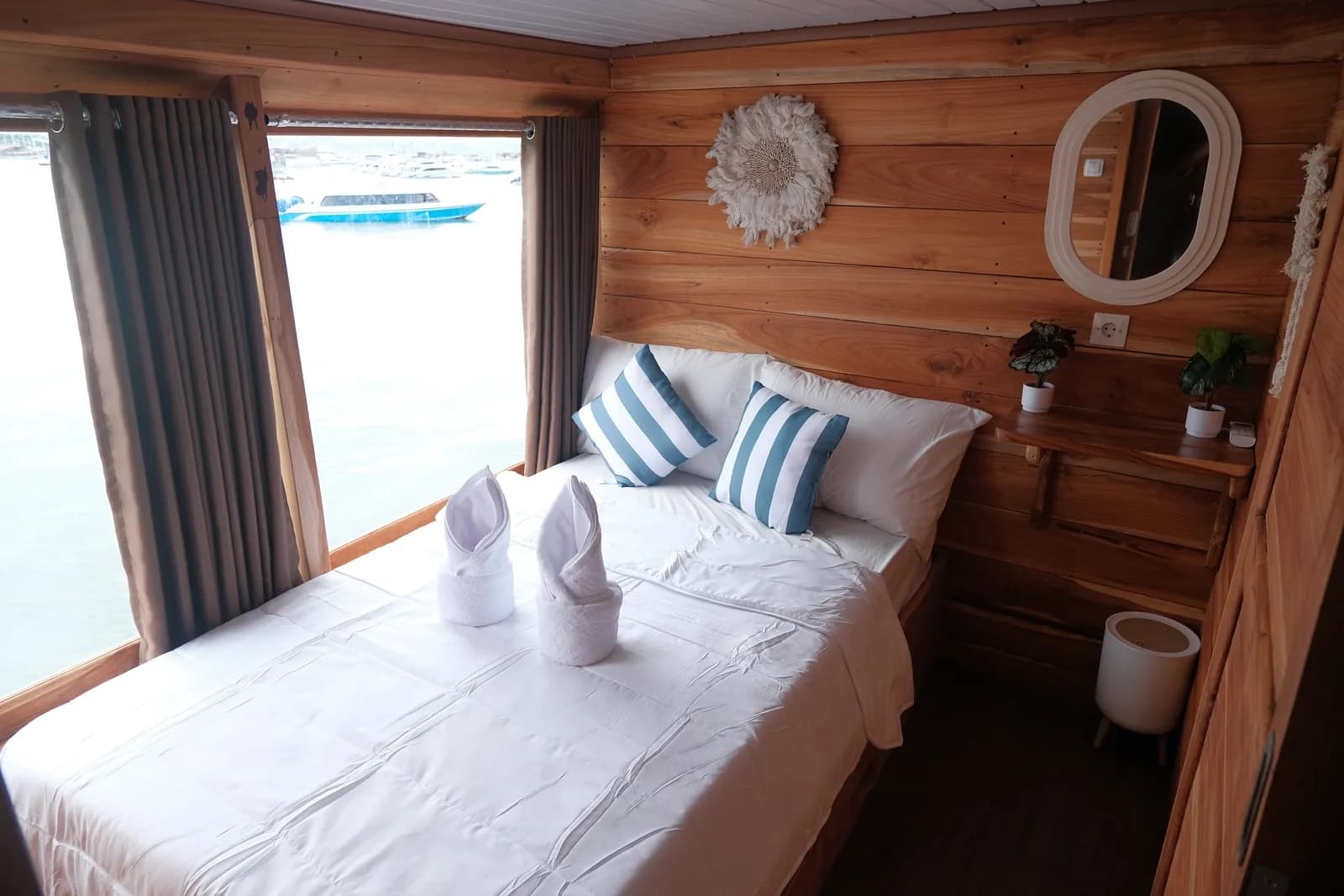 Superior Cabin 2 - Komodo Labuan Bajo Phinisi Boat Cabin