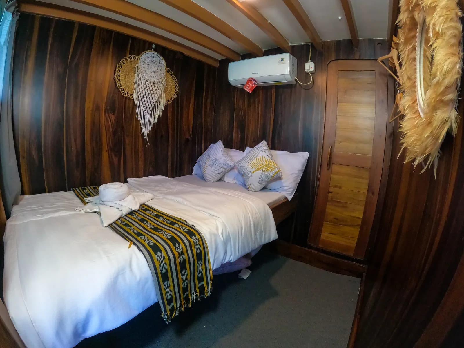 Bromo Cabin - Komodo Labuan Bajo Phinisi Boat Cabin