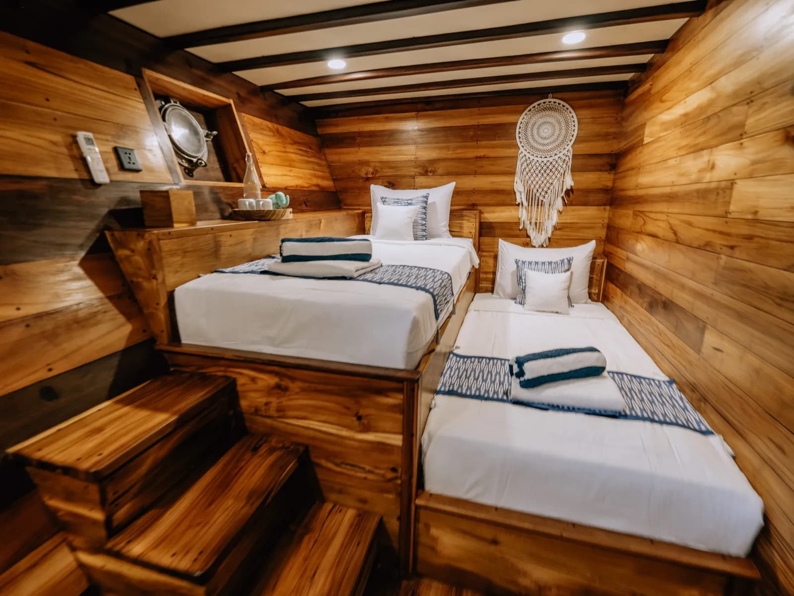 Mihika Cabin - Komodo Labuan Bajo Phinisi Boat Cabin