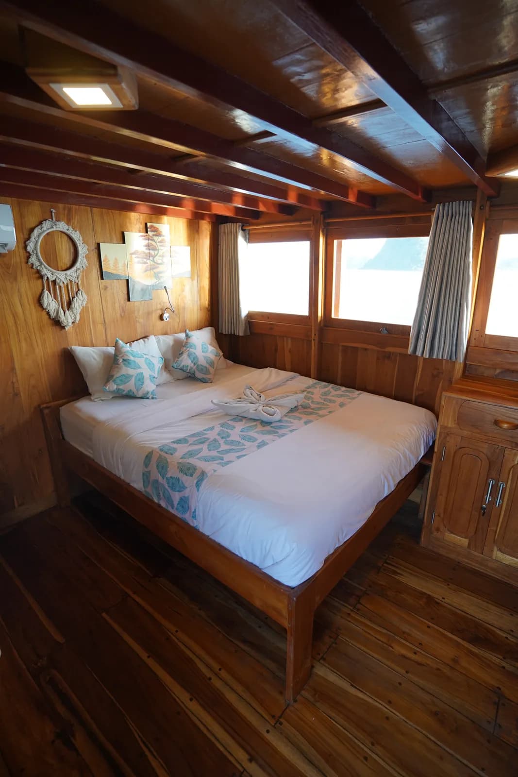 Deluxe Cabin - Komodo Labuan Bajo Phinisi Boat Cabin