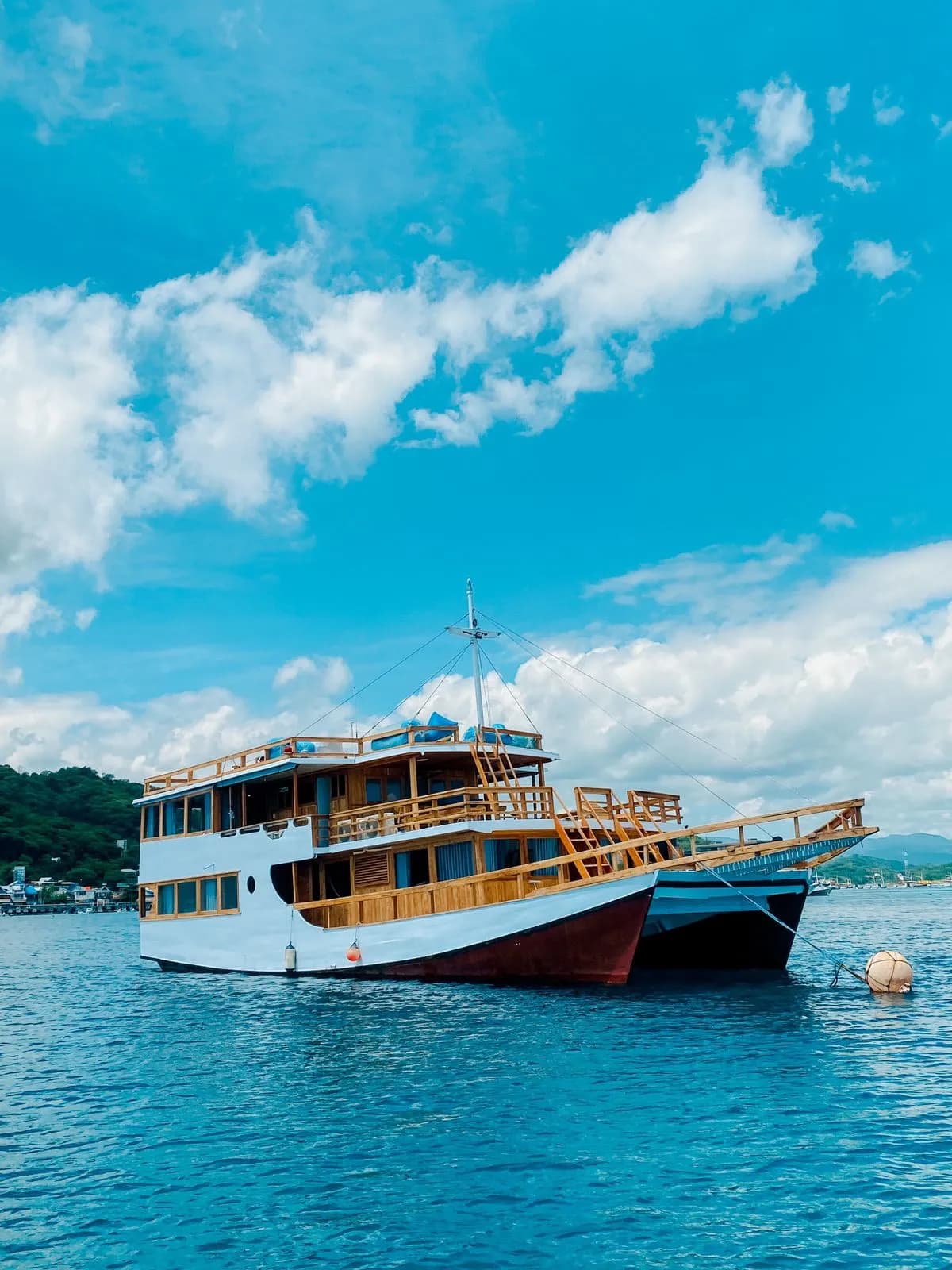Komodo Tour 3D2N - Gamala Phinisi - Komodo Labuan Bajo Phinisi Boat Tour Package