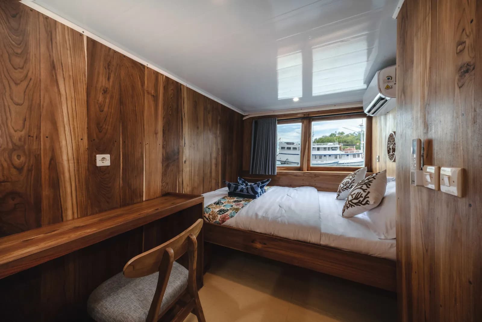 Master Ocean  - Komodo Labuan Bajo Phinisi Boat Cabin