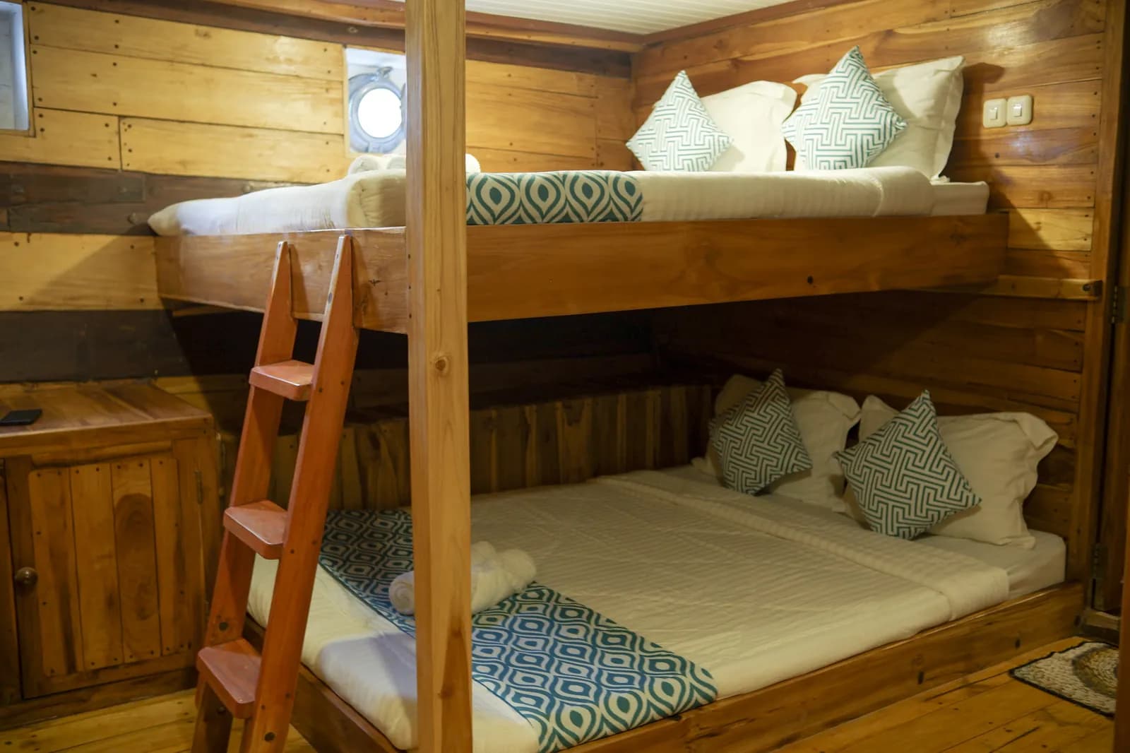 Shared Cabin - Komodo Labuan Bajo Phinisi Boat Cabin