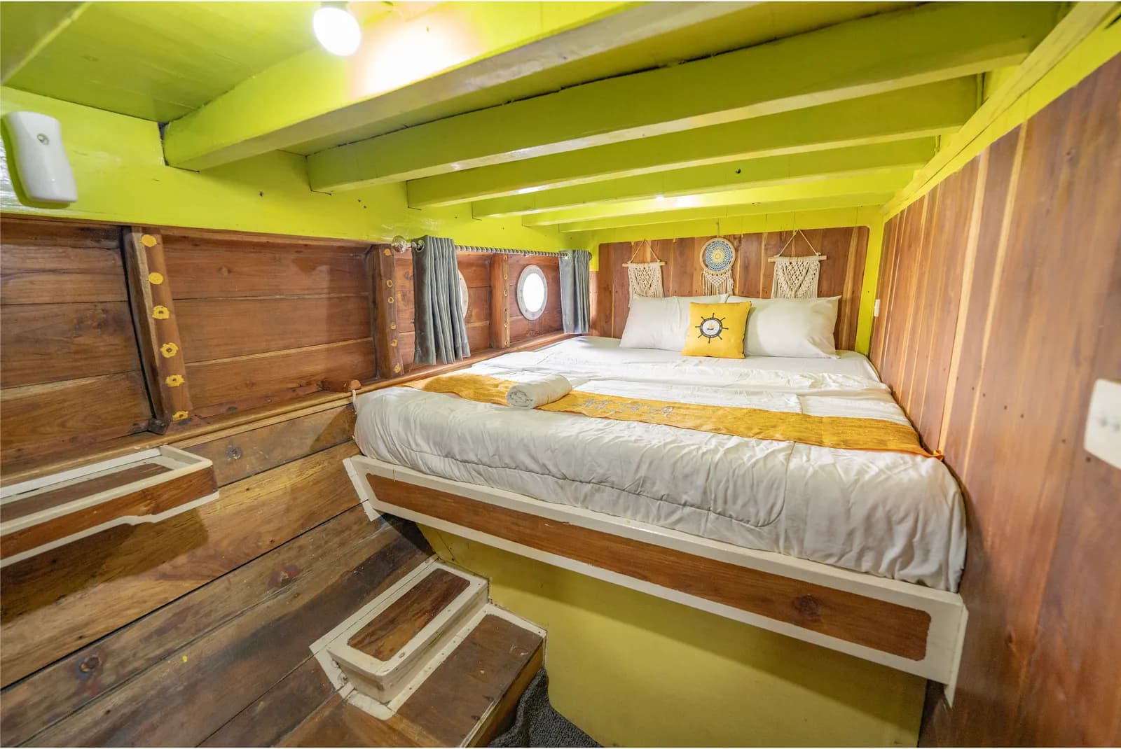 Superior Cabin 2 - Komodo Labuan Bajo Phinisi Boat Cabin