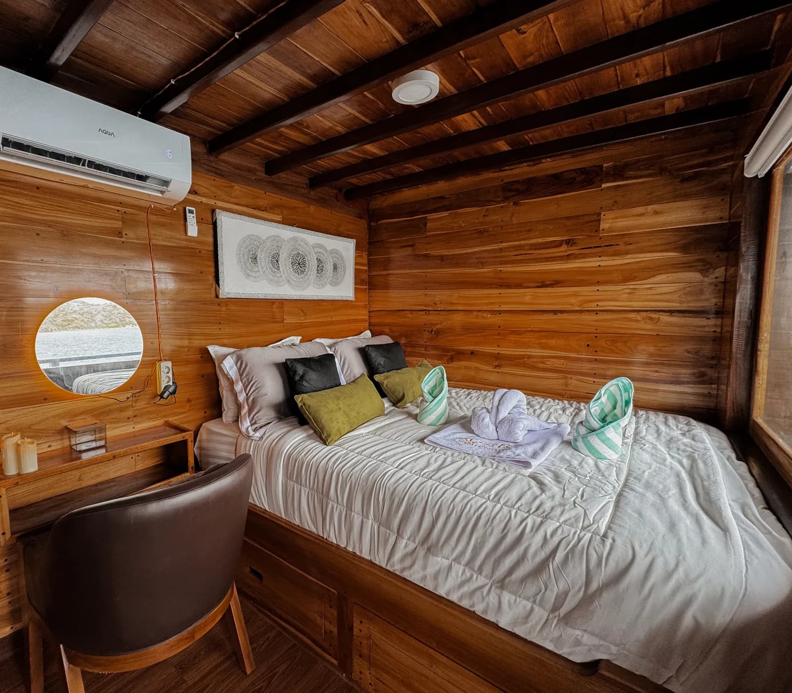 Signature Cabin - Komodo Labuan Bajo Phinisi Boat Cabin