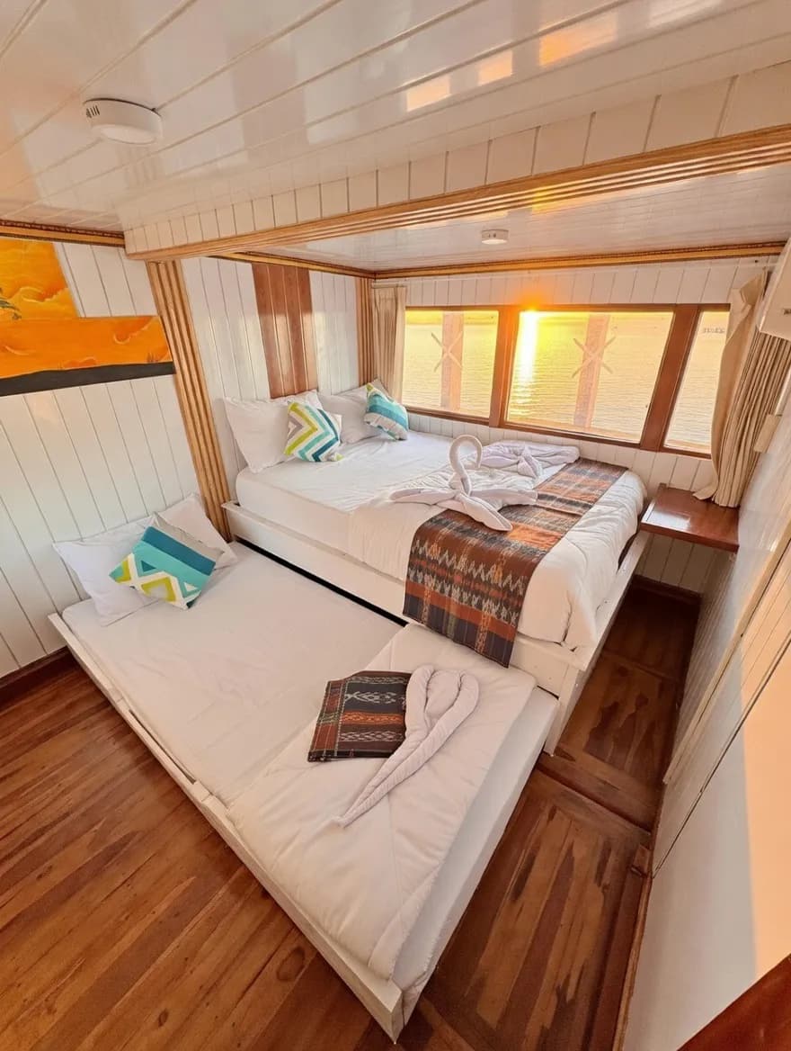 Sulawesi Cabin - Komodo Labuan Bajo Phinisi Boat Cabin