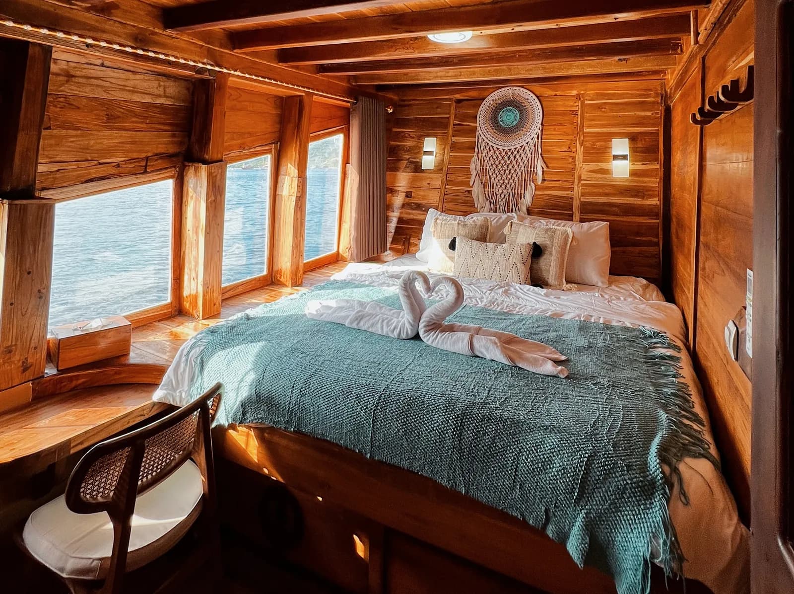 Deluxe Cabin - Komodo Labuan Bajo Phinisi Boat Cabin