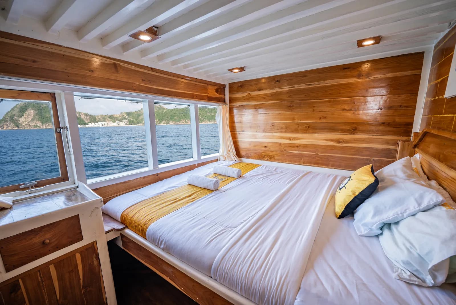 Full Ocean Cabin 2 - Komodo Labuan Bajo Phinisi Boat Cabin