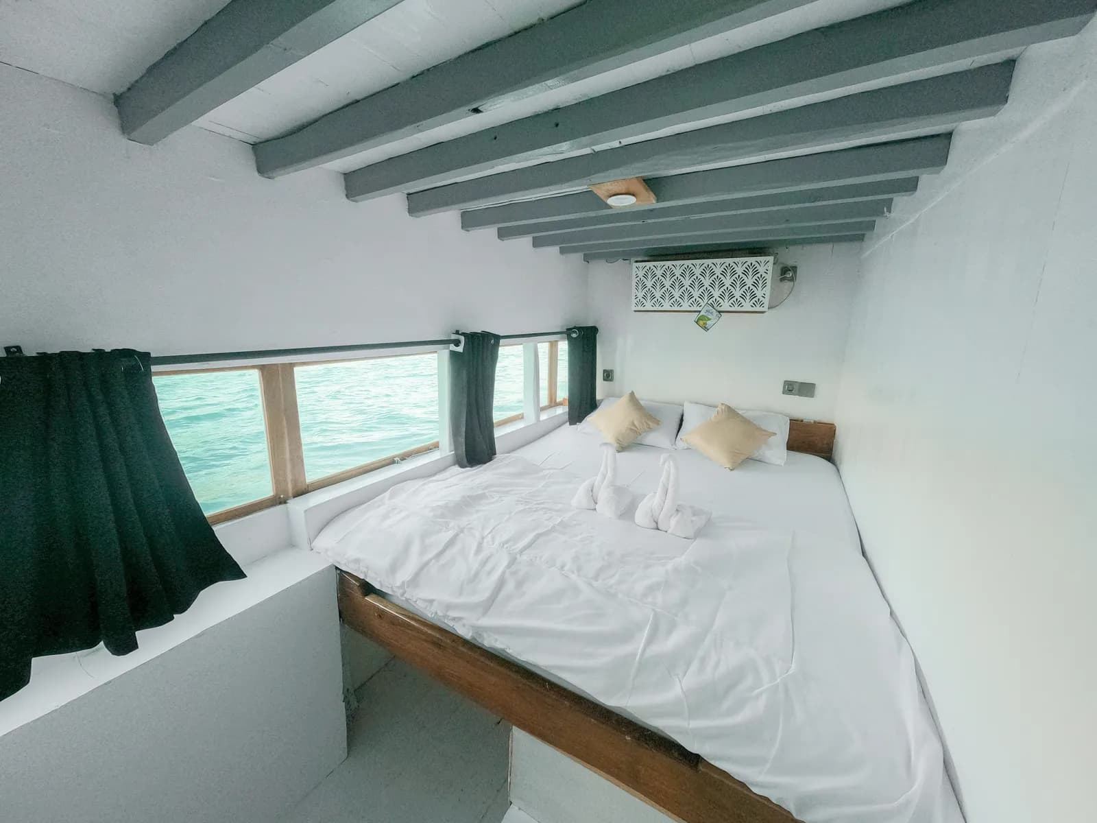 Signature Ocean - Komodo Labuan Bajo Phinisi Boat Cabin