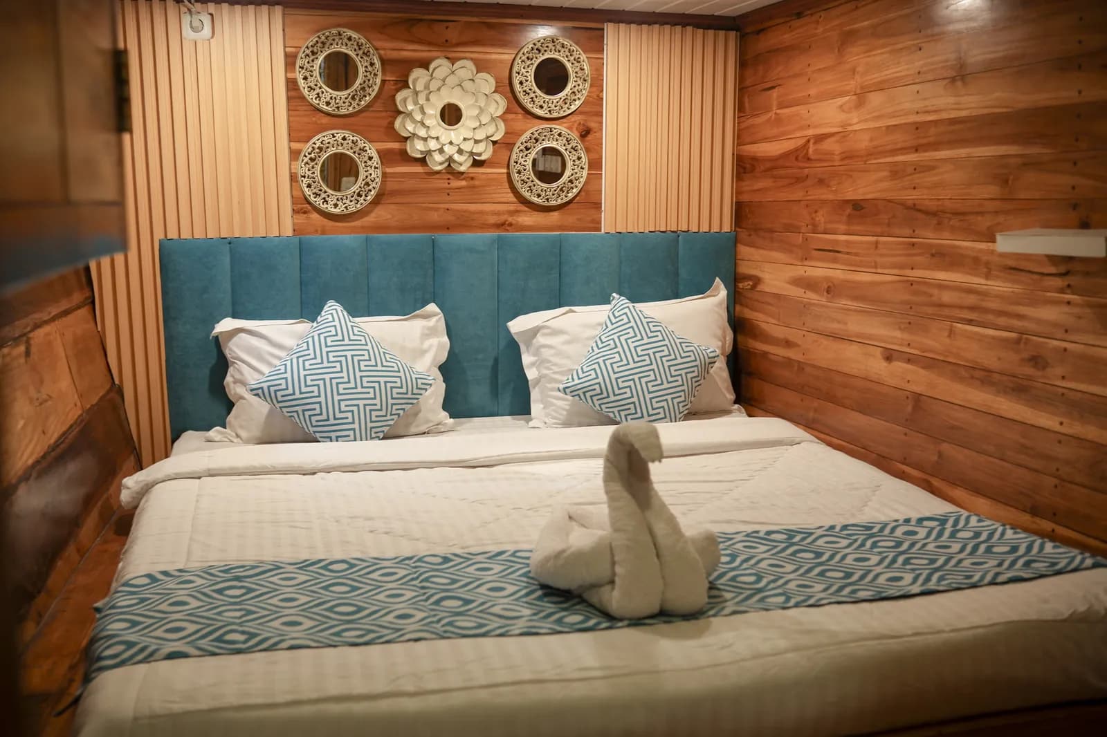 Superior Cabin 1 - Komodo Labuan Bajo Phinisi Boat Cabin