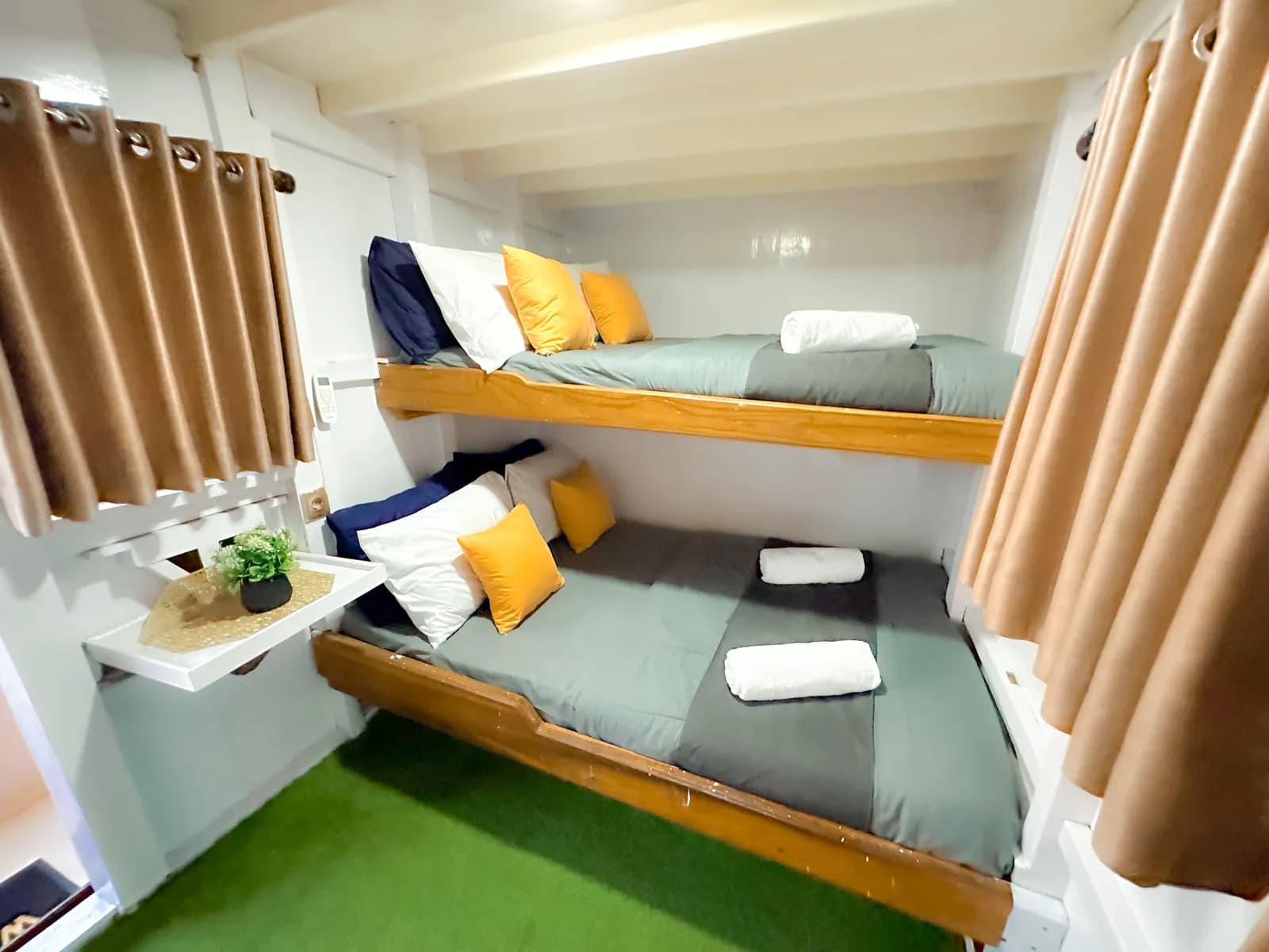 Superior Cabin - Komodo Labuan Bajo Phinisi Boat Cabin