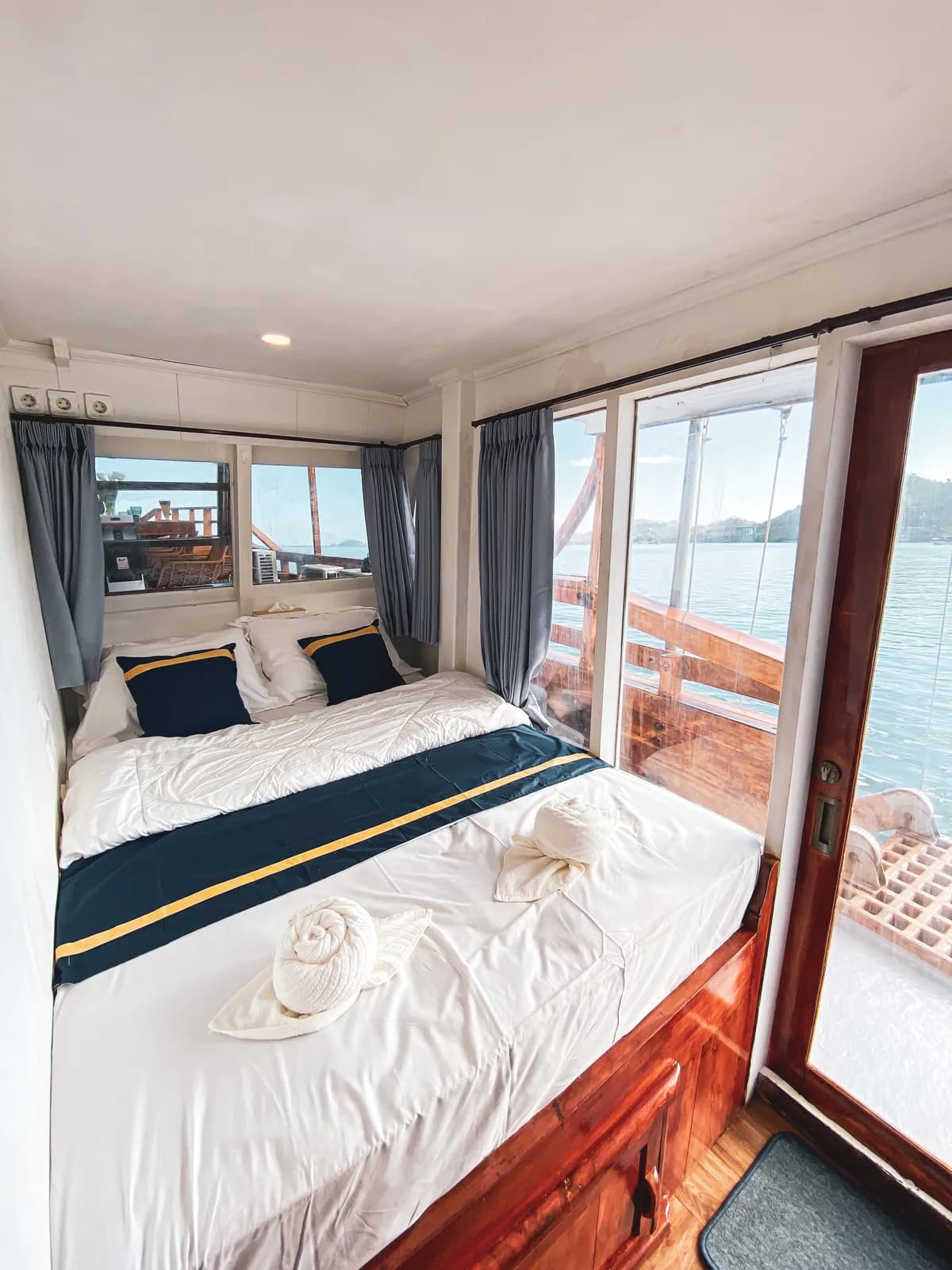 Suite Cabin 2 - Komodo Labuan Bajo Phinisi Boat Cabin