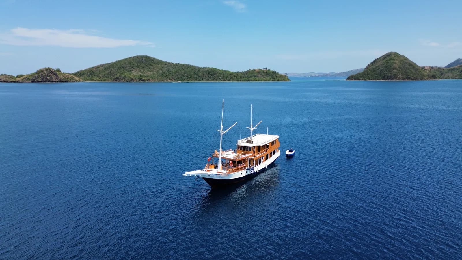 Private Charter – El Ashar - Komodo Labuan Bajo Phinisi Boat Tour Package