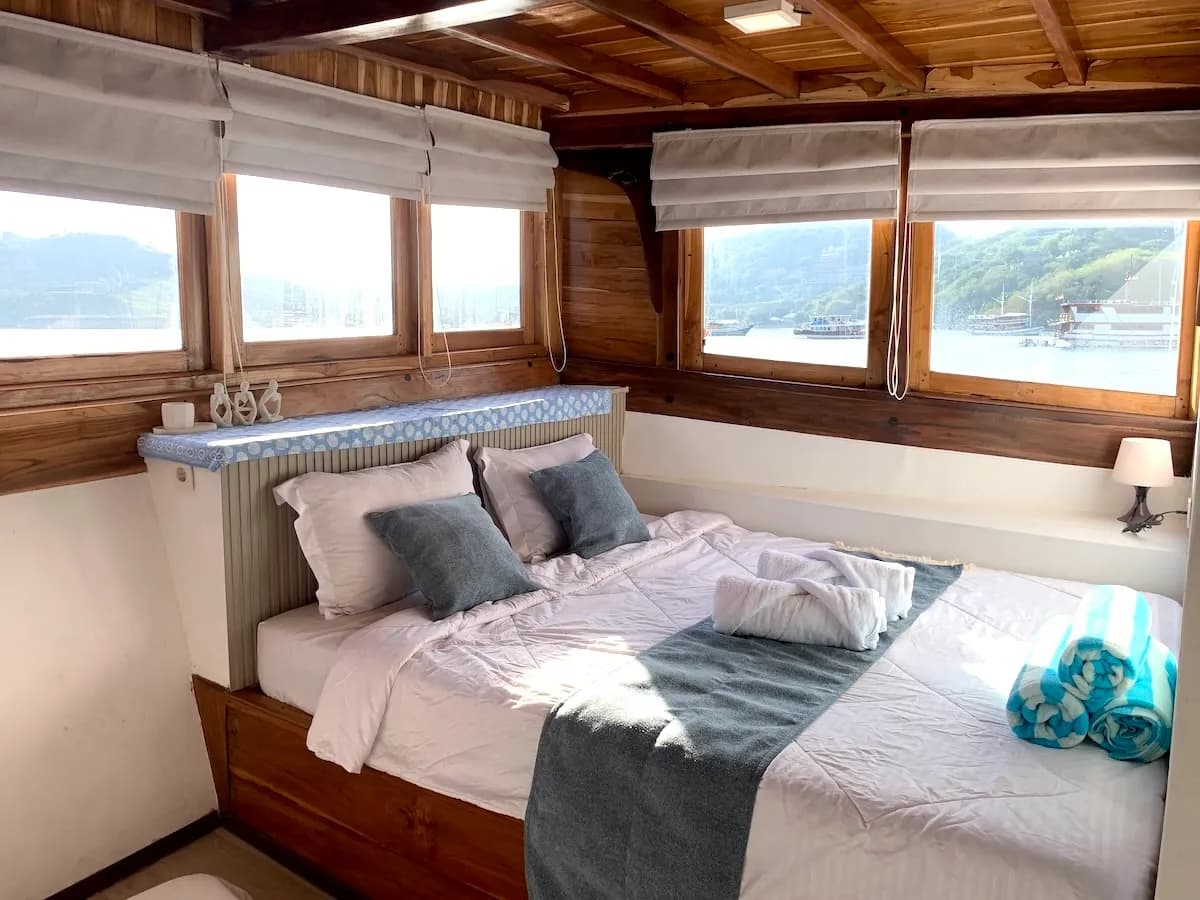Galunggung - Komodo Labuan Bajo Phinisi Boat Cabin