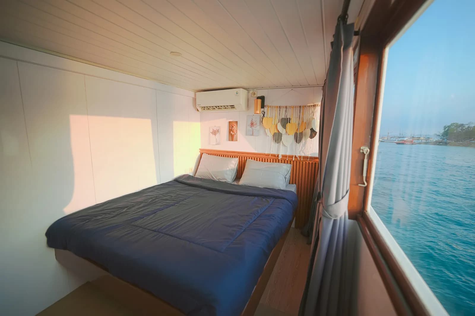 Signature Cabin - Komodo Labuan Bajo Phinisi Boat Cabin