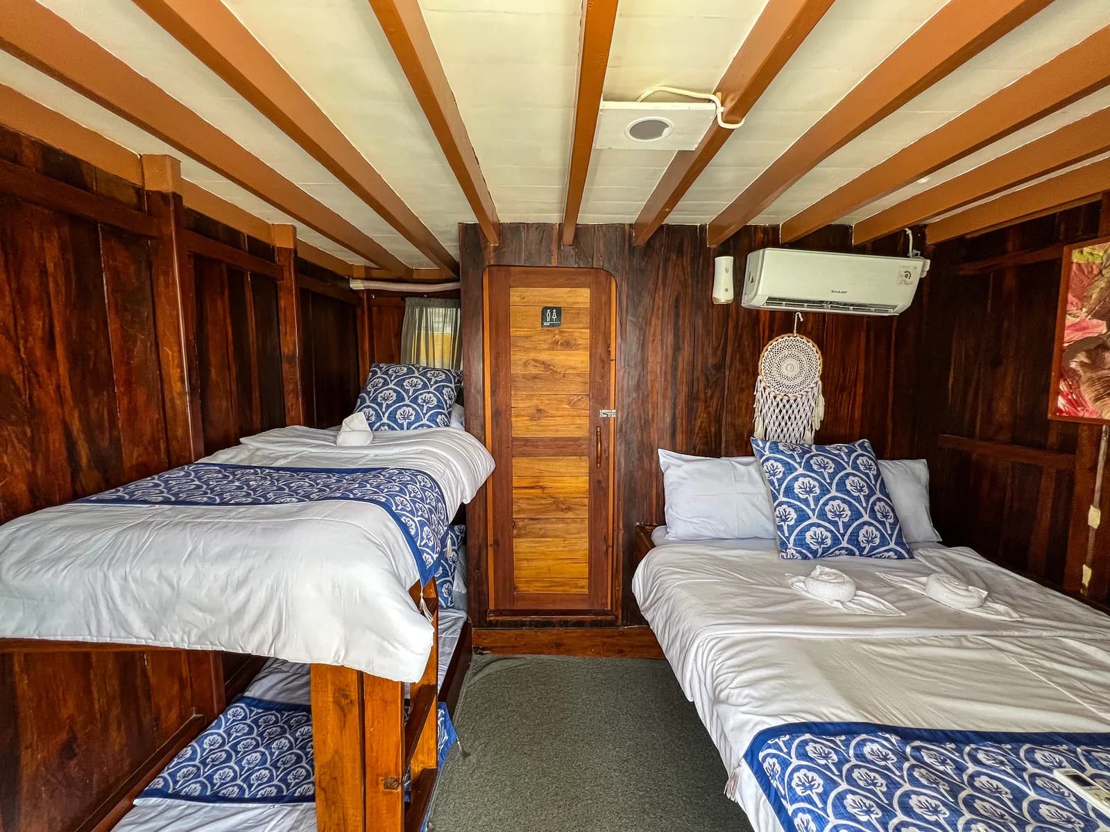 Ijen Cabin - Komodo Labuan Bajo Phinisi Boat Cabin