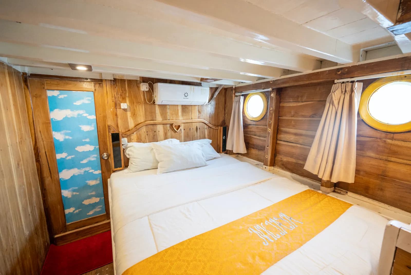 Superior Cabin 2 - Komodo Labuan Bajo Phinisi Boat Cabin