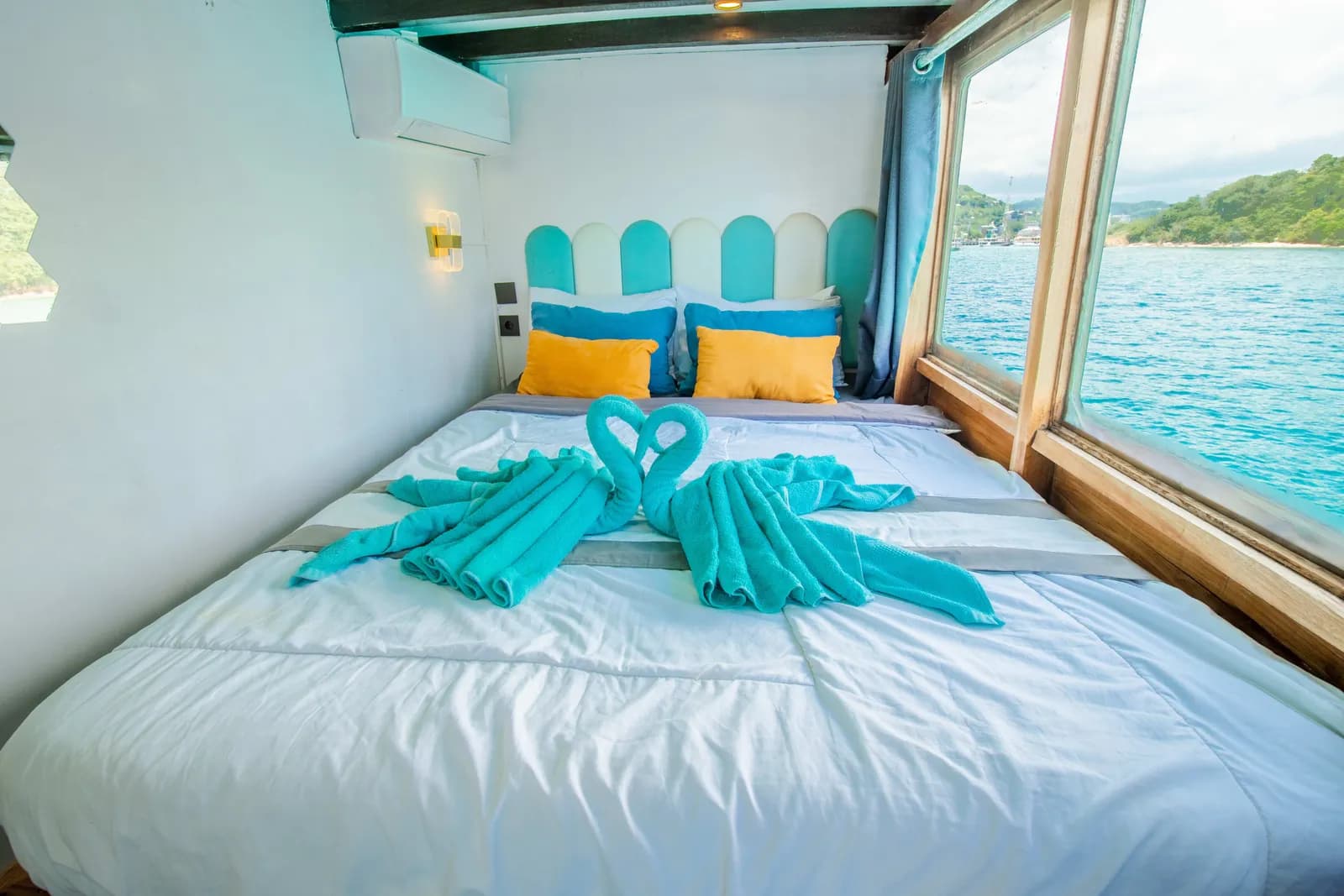 Deluxe Cabin - Komodo Labuan Bajo Phinisi Boat Cabin