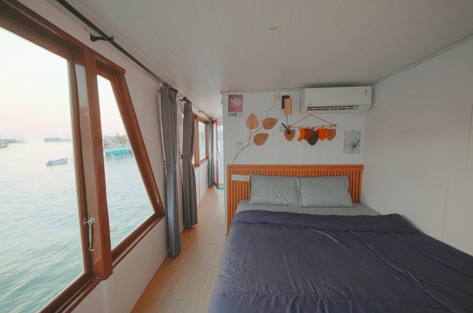 Master Cabin - Komodo Labuan Bajo Phinisi Boat Cabin