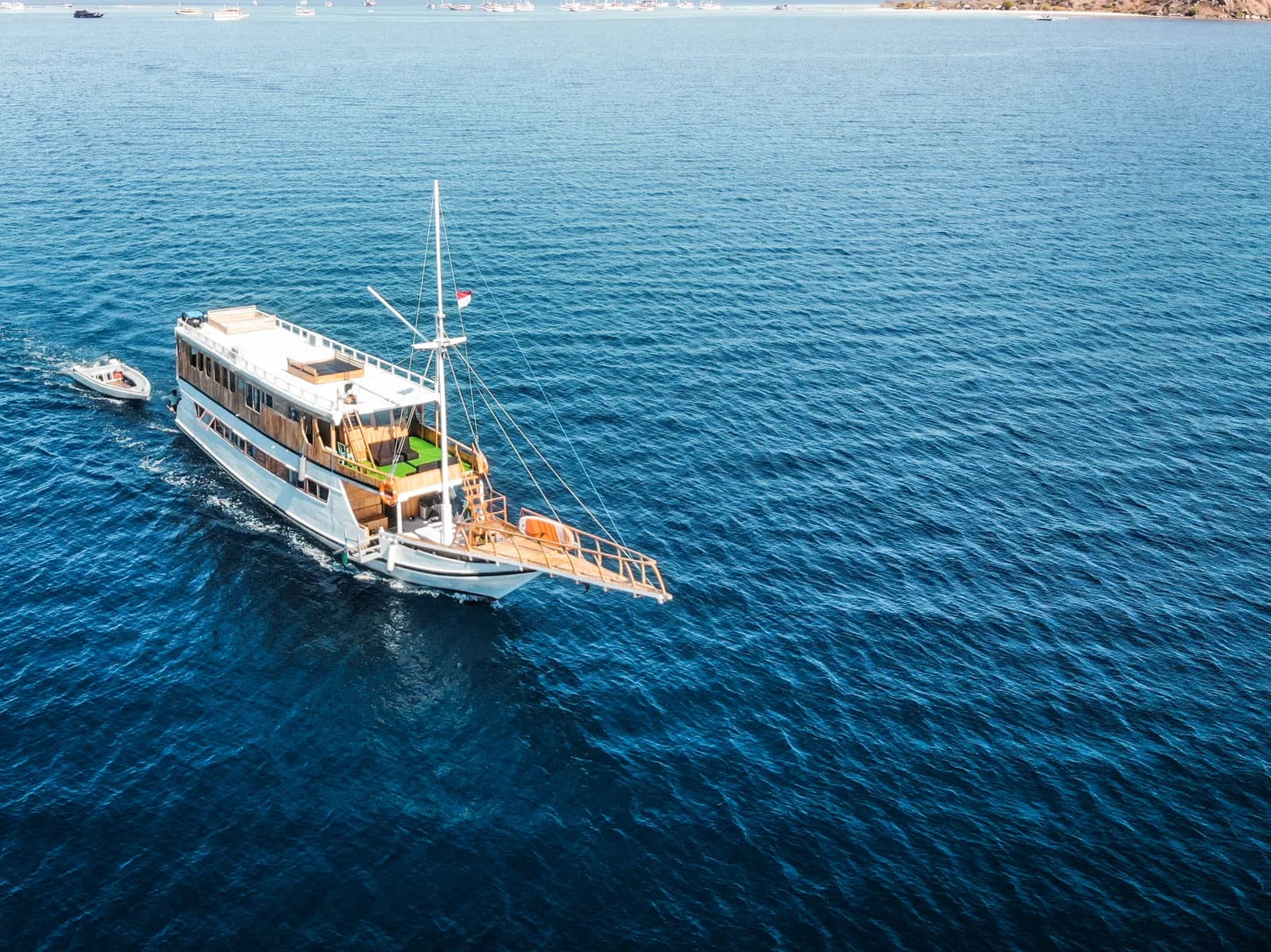 Komodo Tour 3D2N - Yukai Phinisi - Komodo Labuan Bajo Phinisi Boat Tour Package