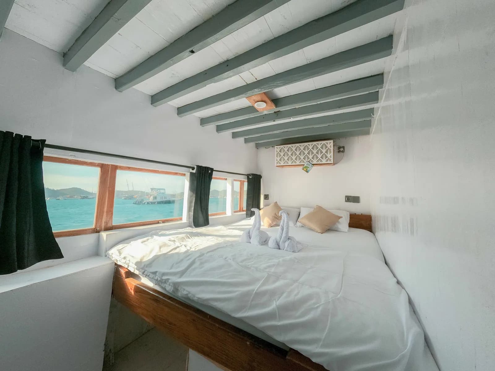 Signature Ocean - Komodo Labuan Bajo Phinisi Boat Cabin