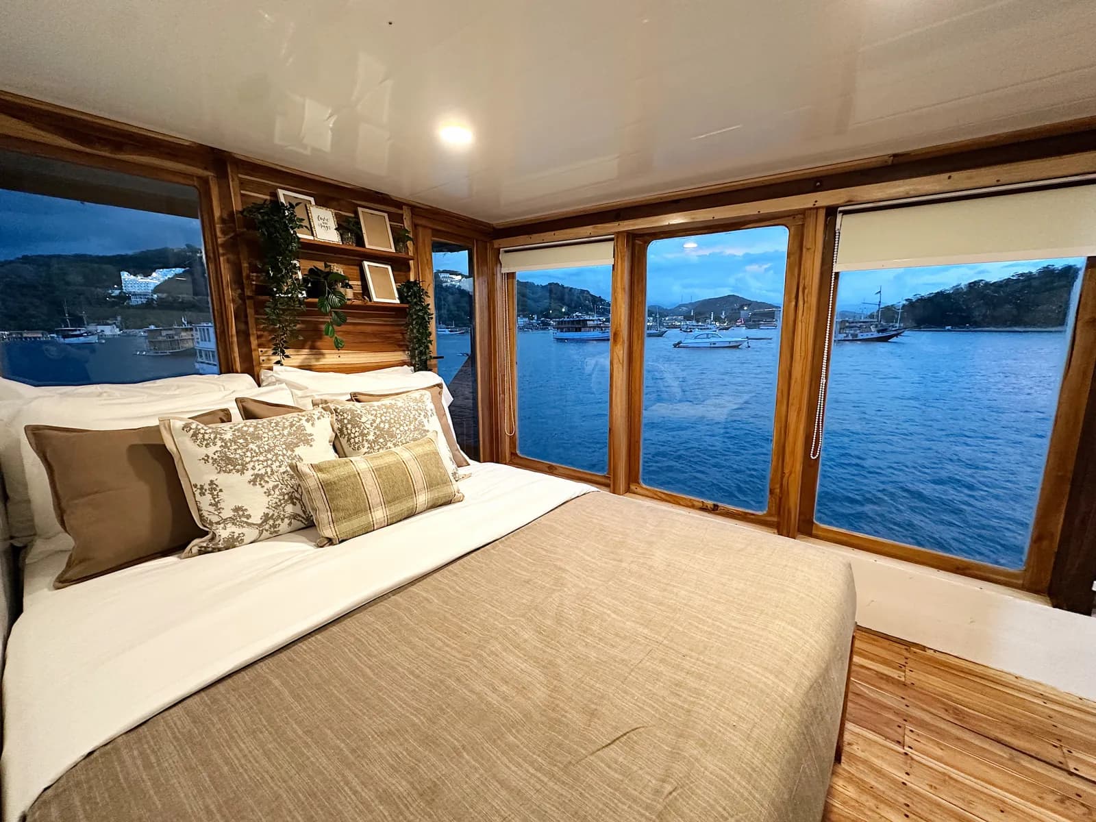 Soluna Cabin - Komodo Labuan Bajo Phinisi Boat Cabin