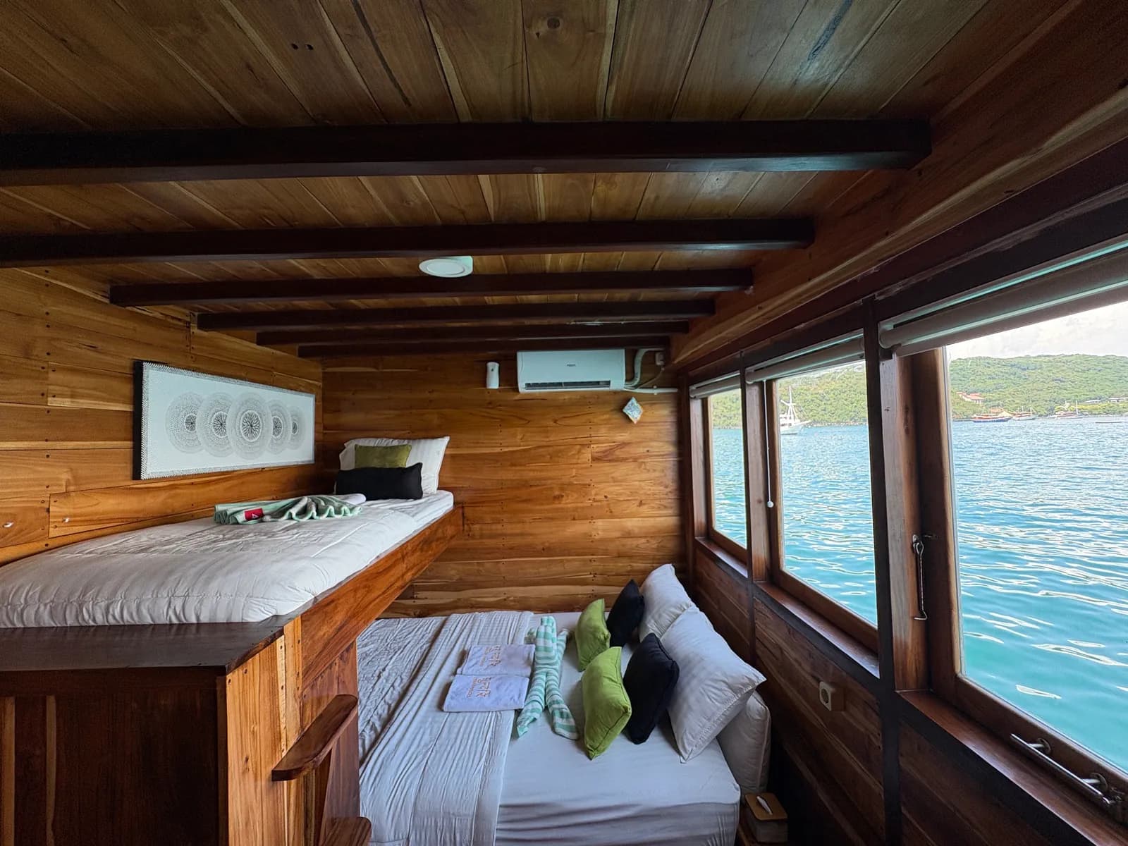 Family Cabin - Komodo Labuan Bajo Phinisi Boat Cabin