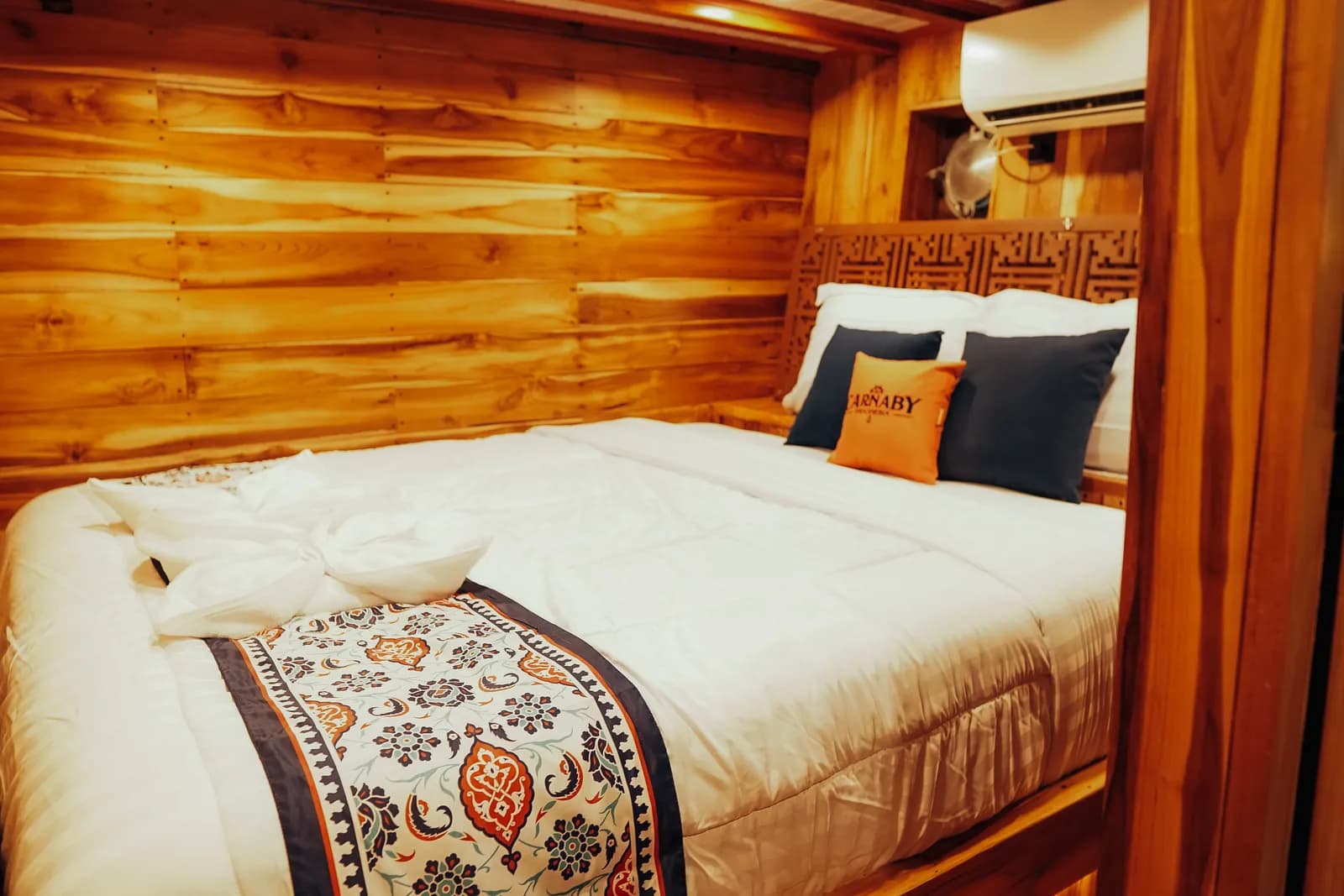 Maros Cabin - Komodo Labuan Bajo Phinisi Boat Cabin