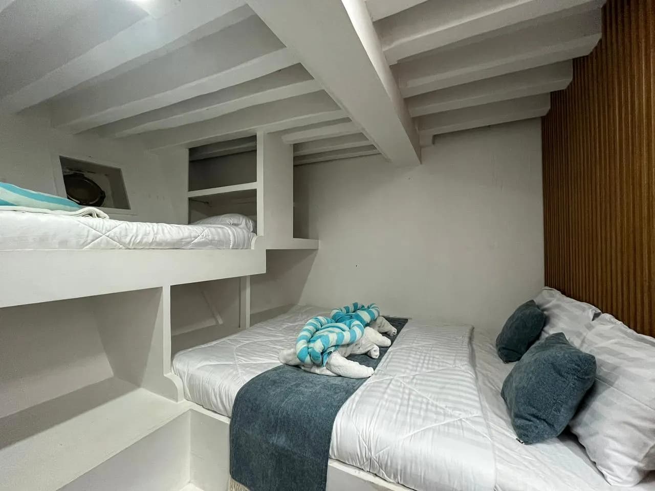 Cikuray - Komodo Labuan Bajo Phinisi Boat Cabin