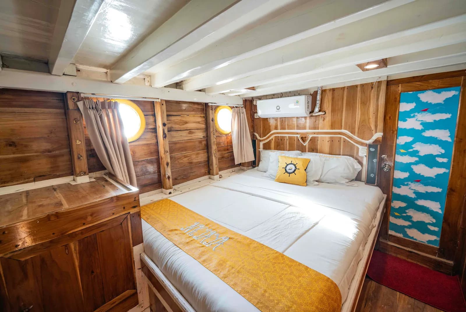 Superior Cabin 2 - Komodo Labuan Bajo Phinisi Boat Cabin