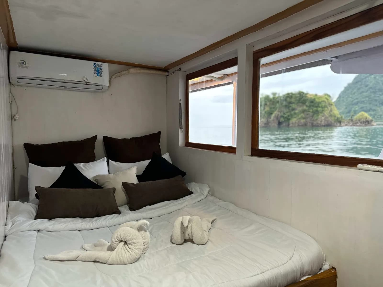 Superior Cabin - Komodo Labuan Bajo Phinisi Boat Cabin