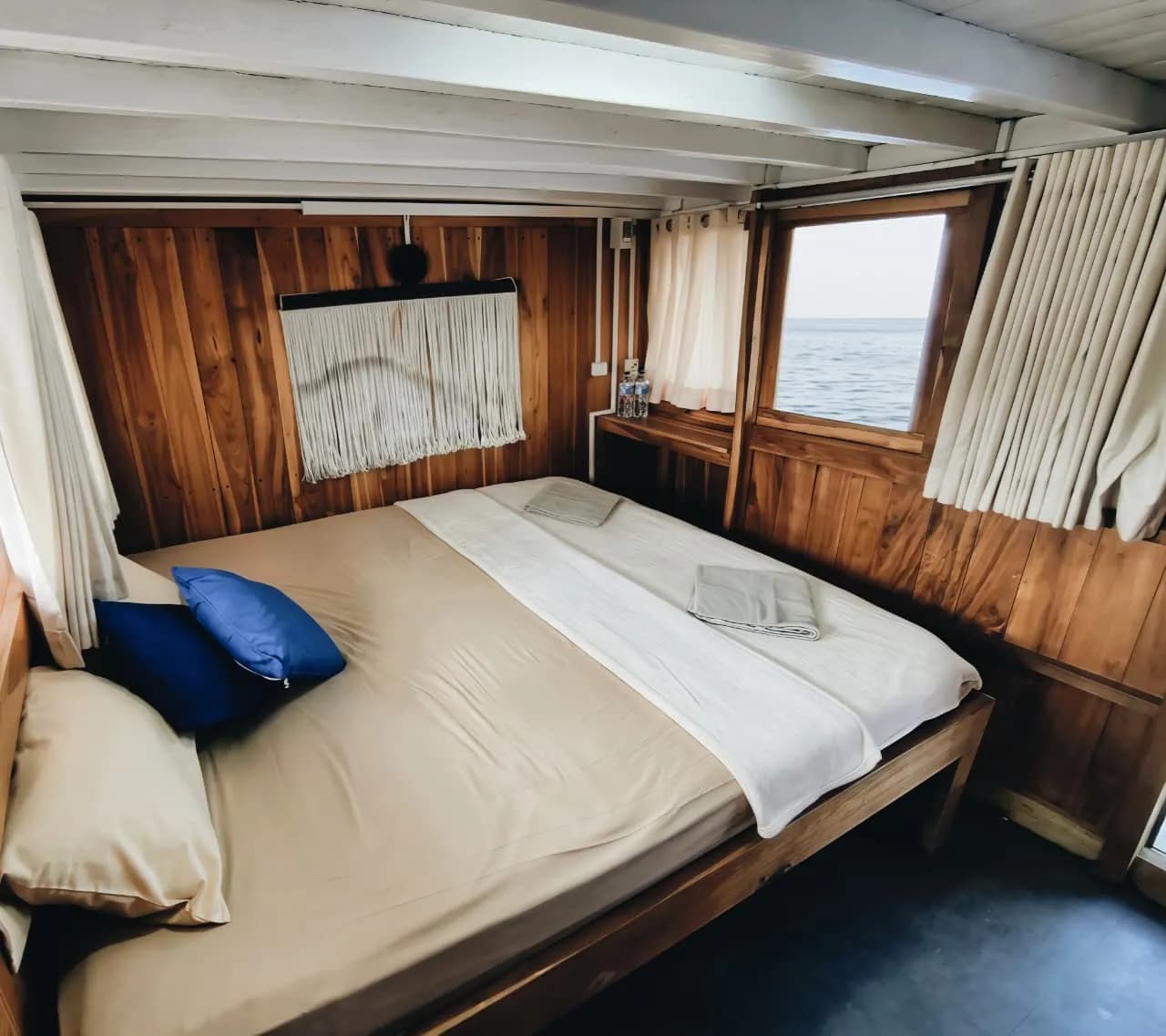 Private Cabin 2 - Komodo Labuan Bajo Phinisi Boat Cabin