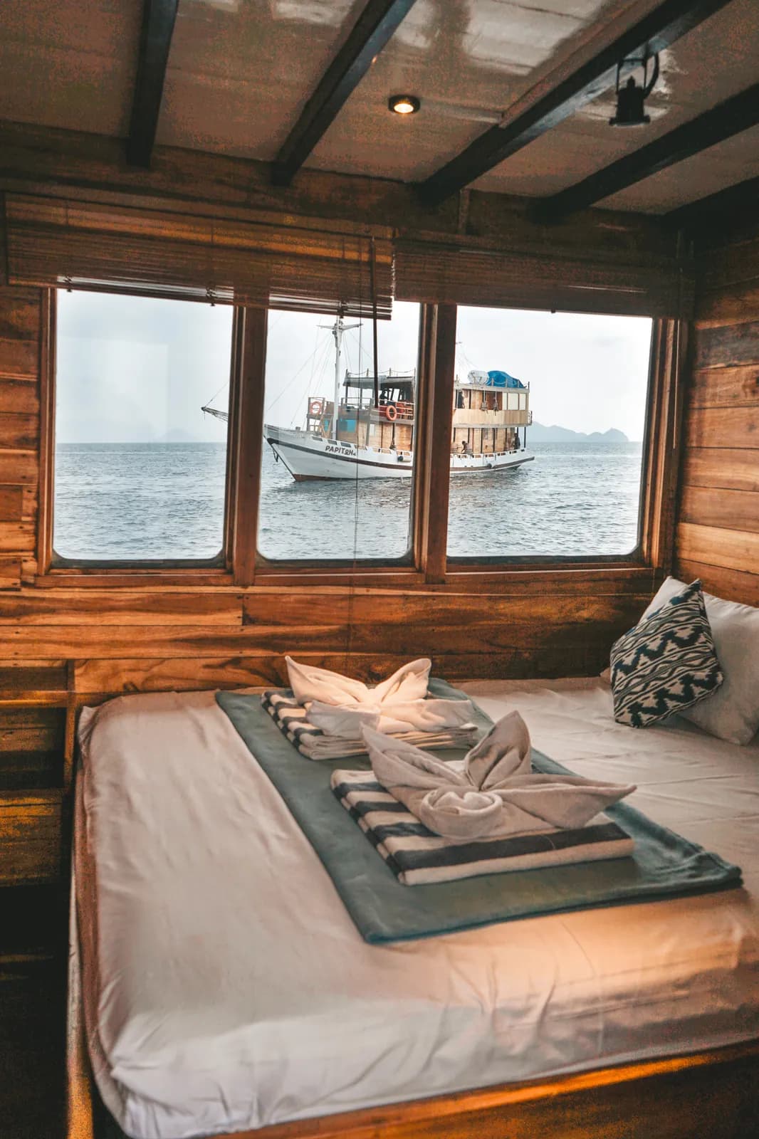 Natuna Room - Komodo Labuan Bajo Phinisi Boat Cabin