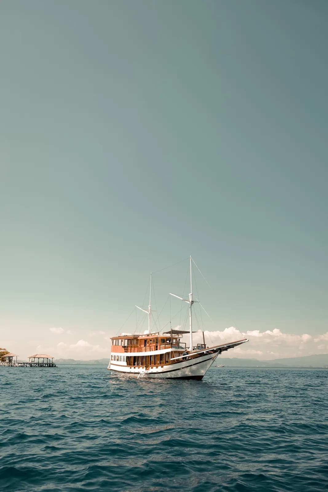 Komodo Tour 3D2N - Amore Phinisi - Komodo Labuan Bajo Phinisi Boat Tour Package