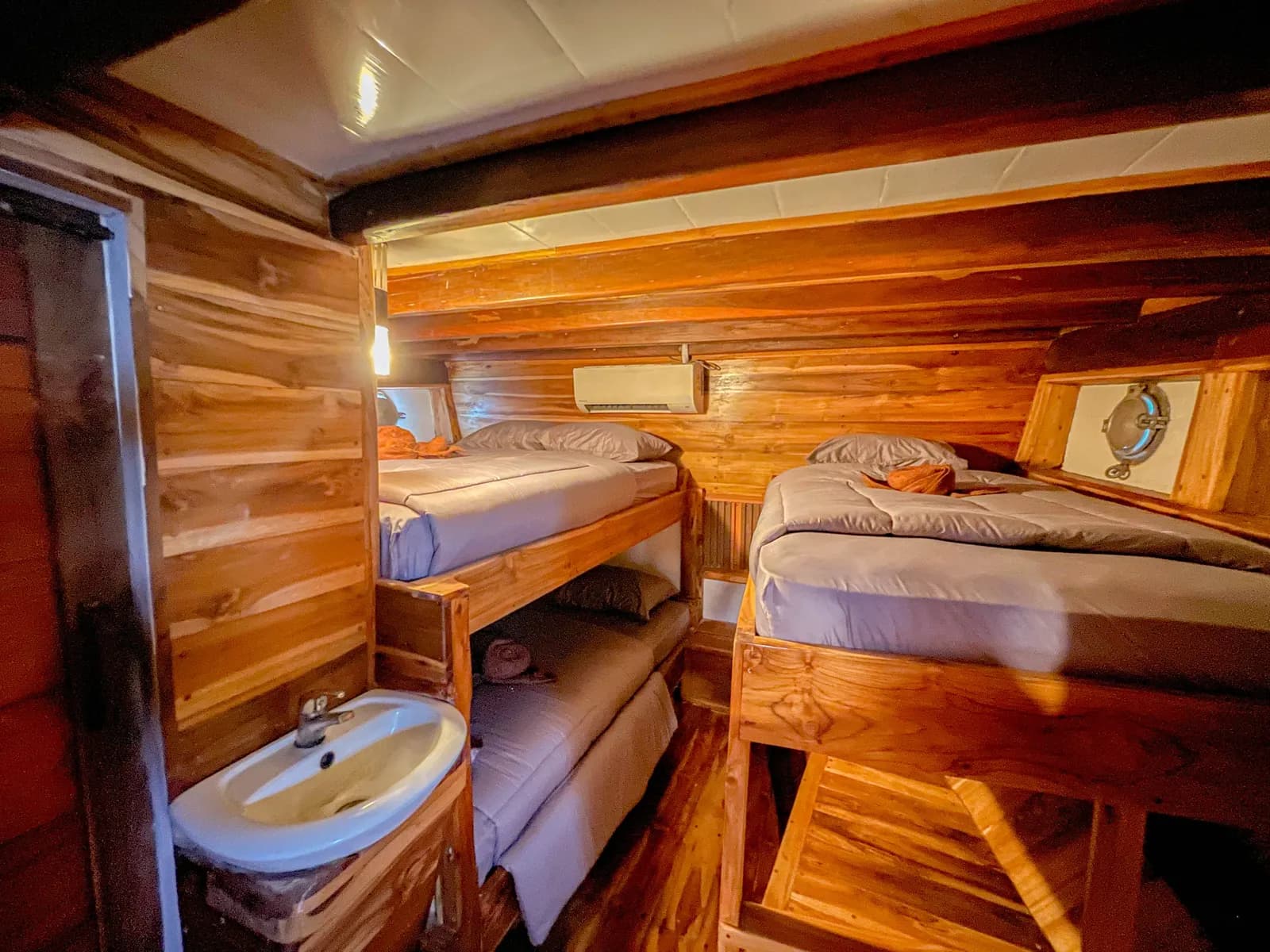 Shared Cabin - Komodo Labuan Bajo Phinisi Boat Cabin