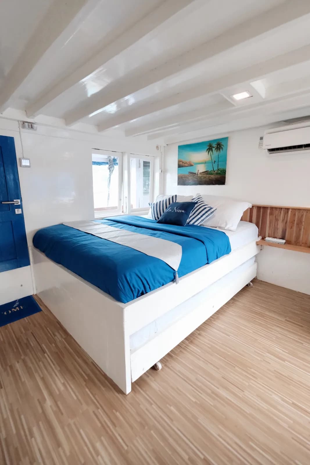 Master Cabin - Komodo Labuan Bajo Phinisi Boat Cabin