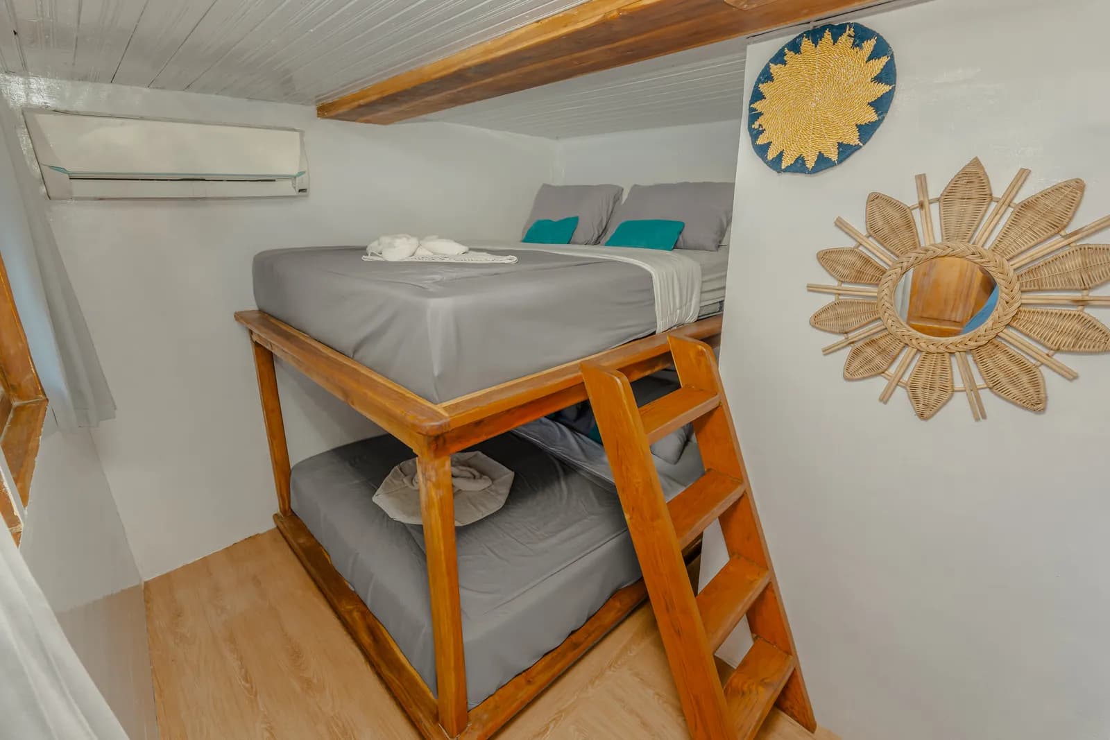 Sharing Cabin - Komodo Labuan Bajo Phinisi Boat Cabin