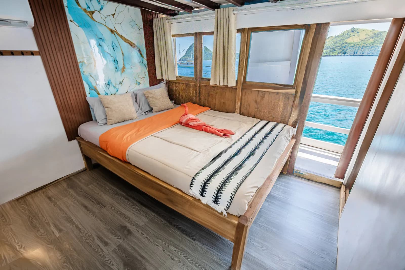 Master Cabin 2 - Komodo Labuan Bajo Phinisi Boat Cabin