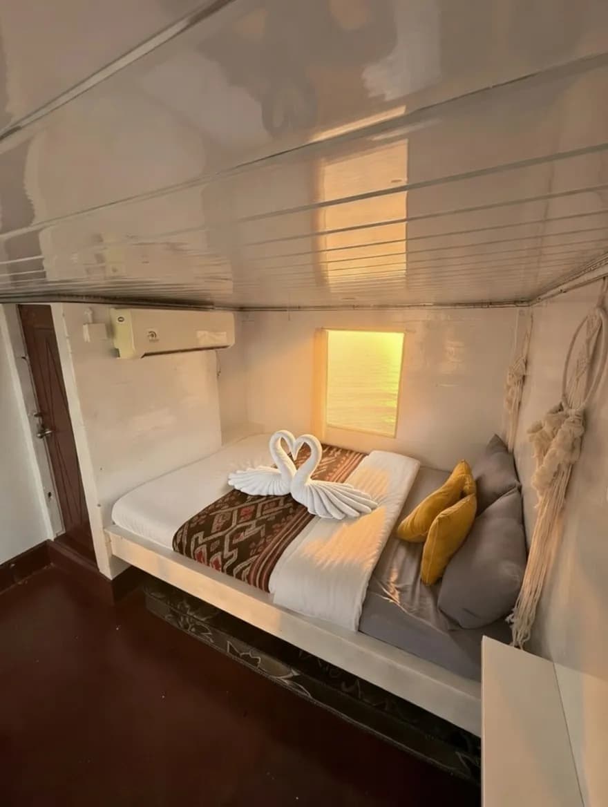 Surabaya Cabin - Komodo Labuan Bajo Phinisi Boat Cabin