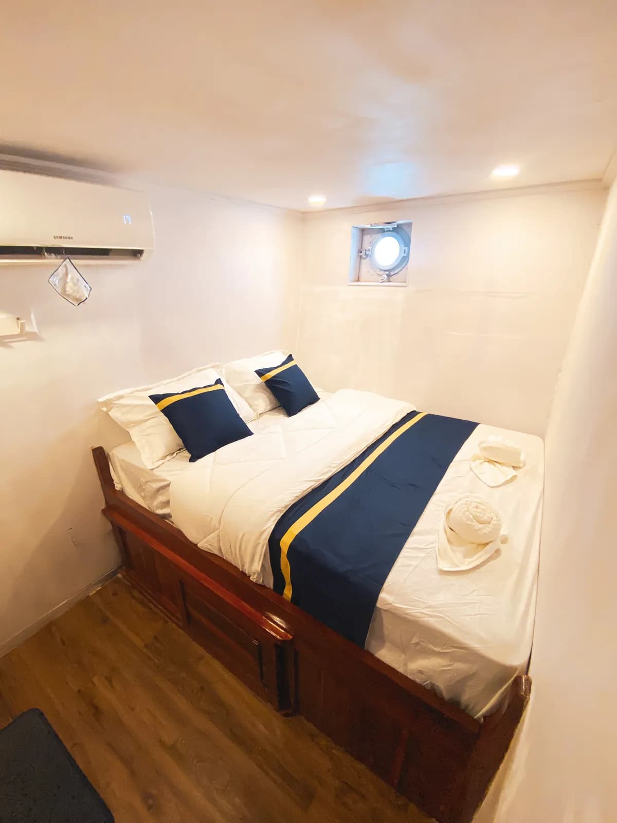 Deluxe Cabin - Komodo Labuan Bajo Phinisi Boat Cabin