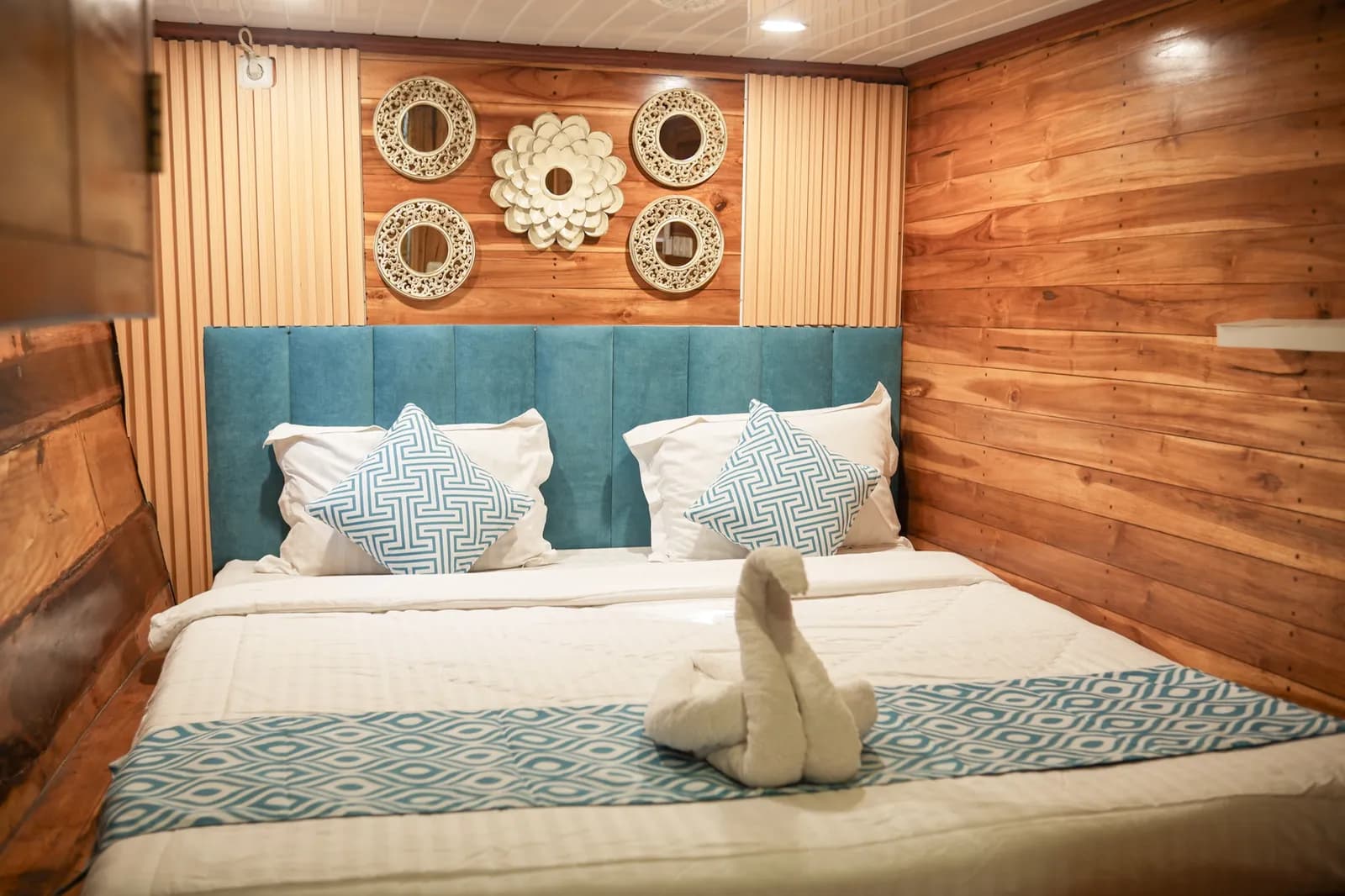 Superior Cabin 1 - Komodo Labuan Bajo Phinisi Boat Cabin