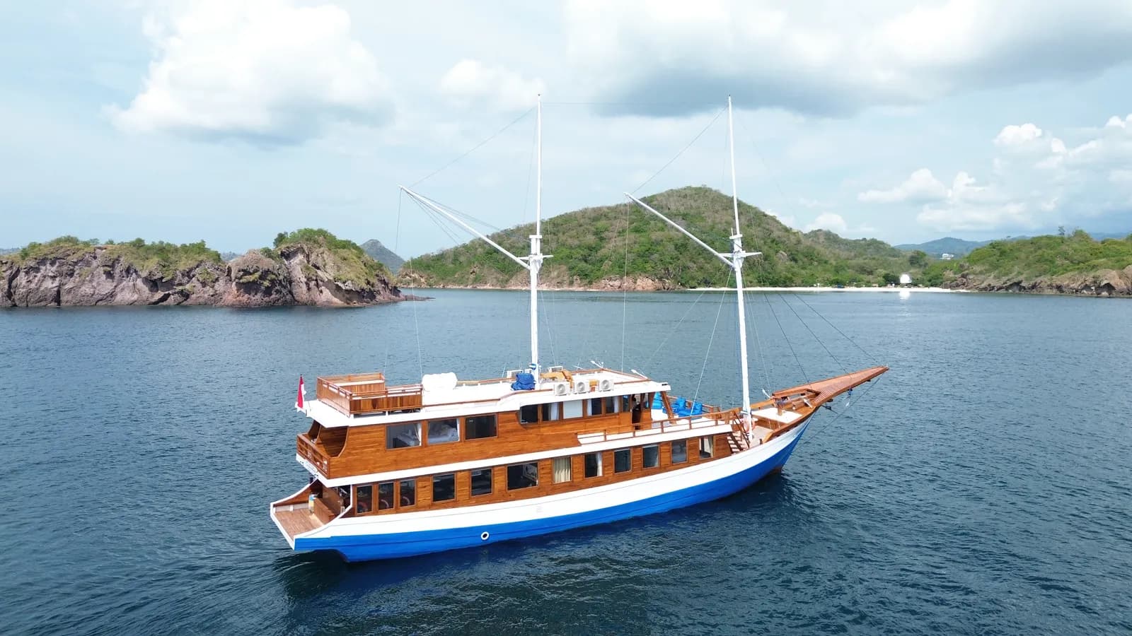 Private Charter – Arfisyana 2 - Komodo Labuan Bajo Phinisi Boat Tour Package