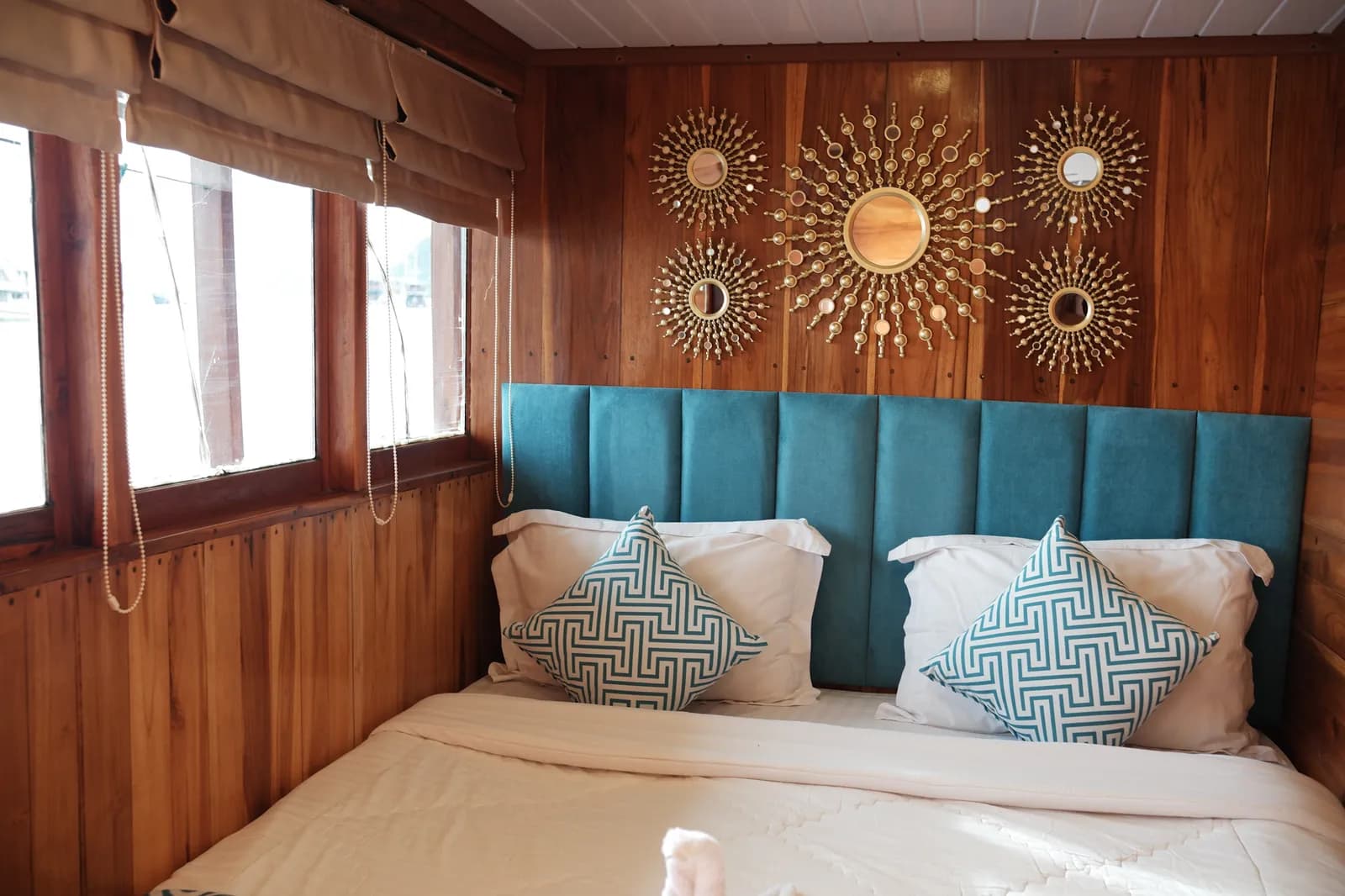 Deluxe Cabin 2 - Komodo Labuan Bajo Phinisi Boat Cabin